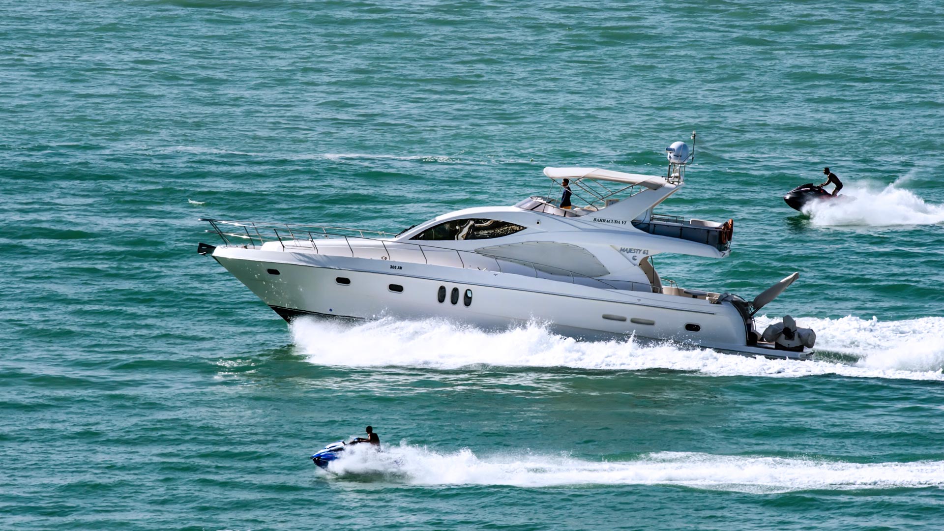 Speedboat with Jet skis either side